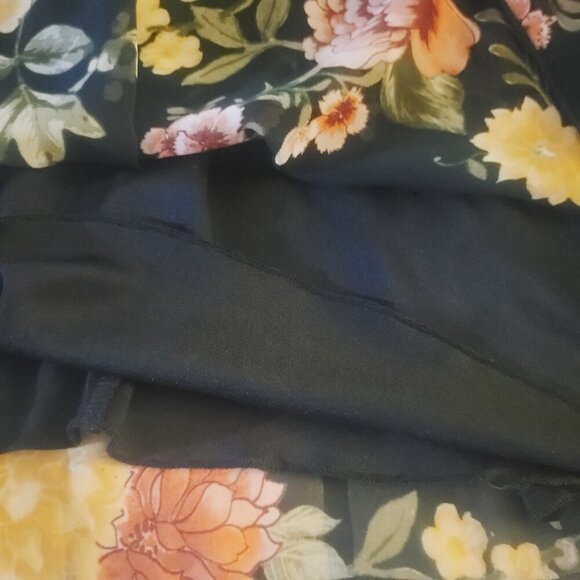 Lovely Floral Gathered Halter w/Cinched Waist and Tiem Back Mini Dress - Size L - Picture 10 of 12